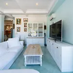 Villa Victory's Luxury House With Jacuzzi On The Roof